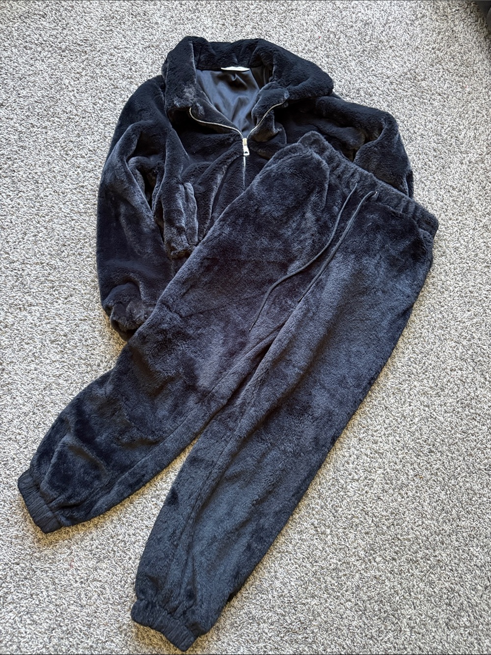 No Boundaries Black Plush Zip Hoodie and Jogger Lounge Set